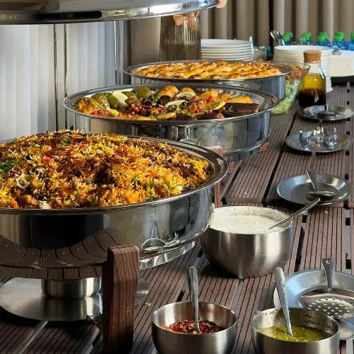 إعداد سخانات بوفيه فاخرة لضيافة احترافية في الرياض